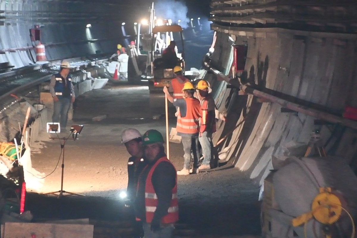 Guillermo Calderón Aguilera, director General del Metro informó que, el tramo subterráneo de la Línea 12 del metro presenta un avance general del 70%