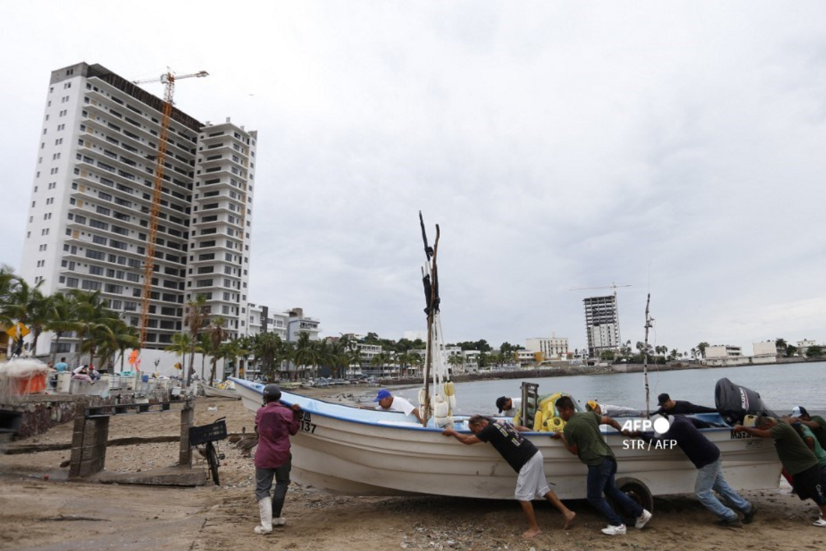 Foto: AFP | Huracán Orlene se degrada ante las costas mexicanas del Pacífico