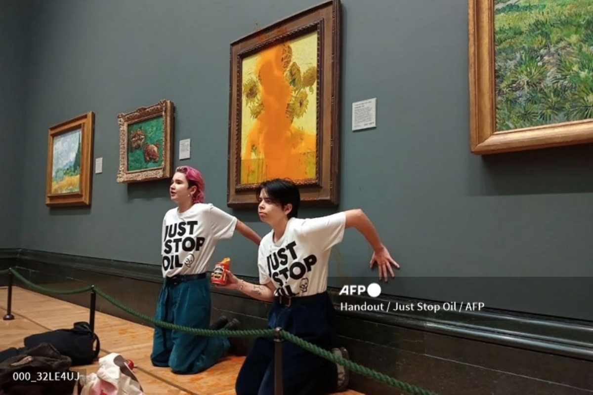 Foto: AFP | “El futuro de la humanidad”: Activista que lanzó tomate a cuadro de Van Gogh explica su acción