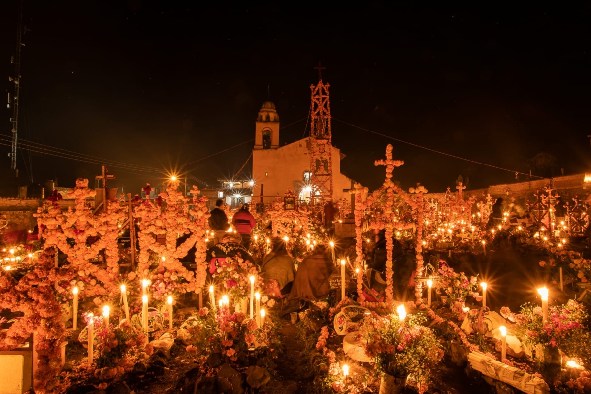 En los panteones de Michoacán se llevará a cabo la tradicional noche de muertos
