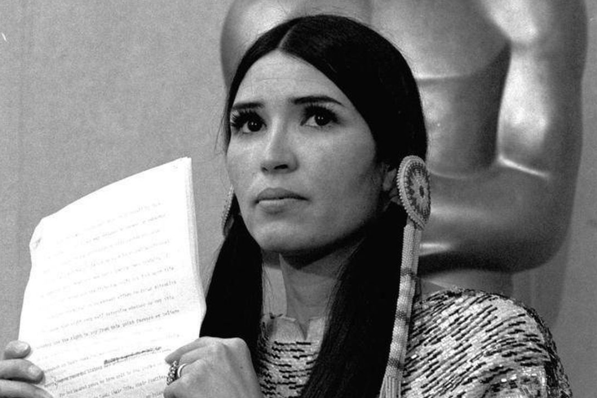 Foto: Twitter/ @directedbypablo | Sacheen Littlefeather, la actriz nativa que rechazó un Oscar, falleció hoy