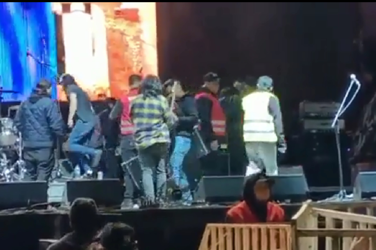 Video: ¿Por? Staff de "Molotov" apaga instrumentos de "Los Miserables" durante concierto; termina en trifulca
