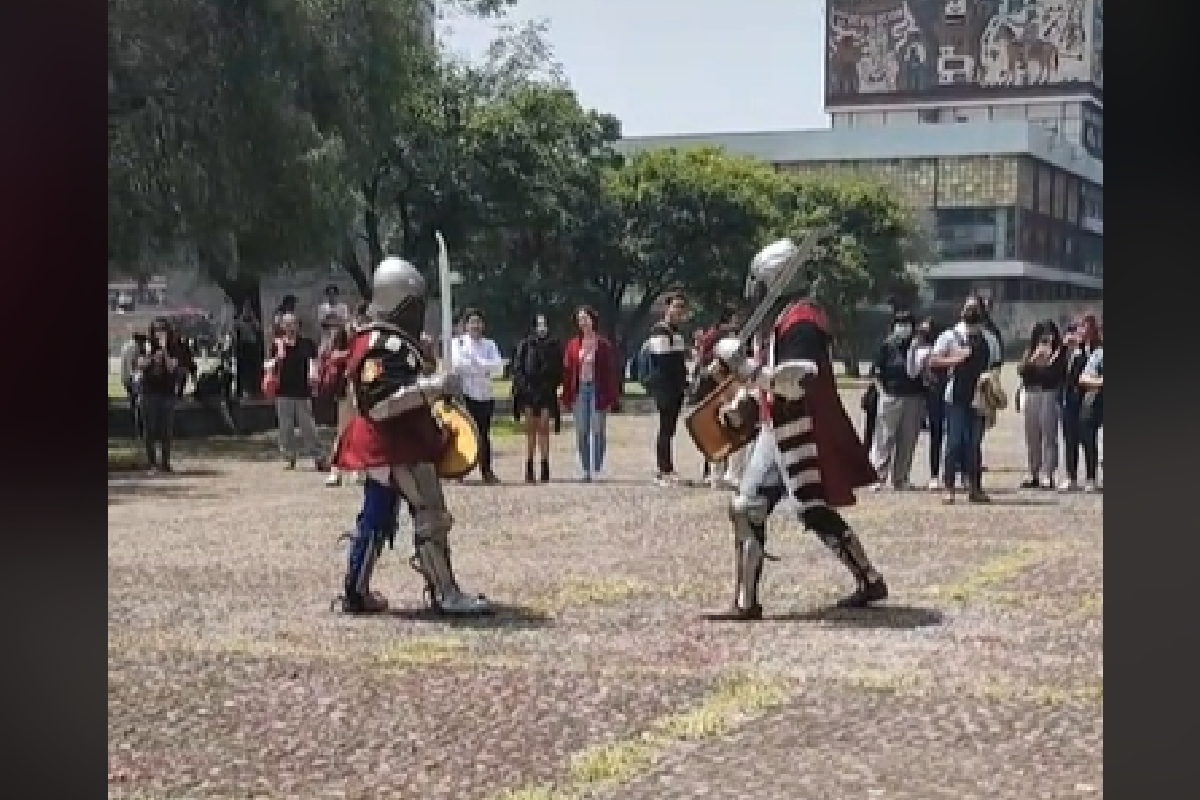 Estudiantes de la UNAM, se viralizaron en TikTok tras enfrentarse a un duelo medieval