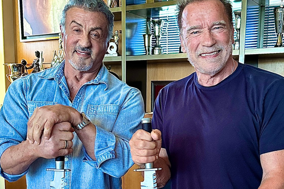 vFoto: Instagram/ @officialslystallone | ¡Qué rudos! Sylvester Stallone y Arnold Schwarzenegger se reúnen para hacer cabezas de calabaza