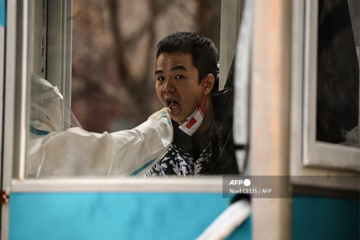 Foto: AFP | "¡Nada de tests covid, queremos comer!", protestan los jóvenes de Pekín