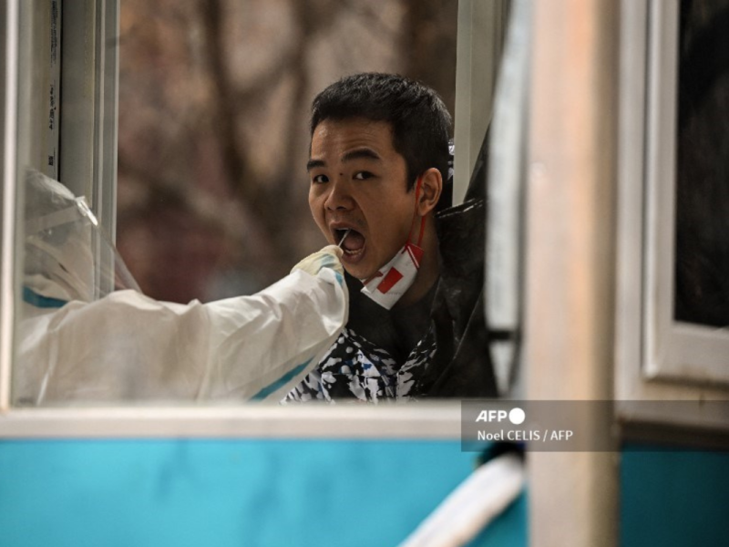 Foto: AFP | "¡Nada de tests covid, queremos comer!", protestan los jóvenes de Pekín