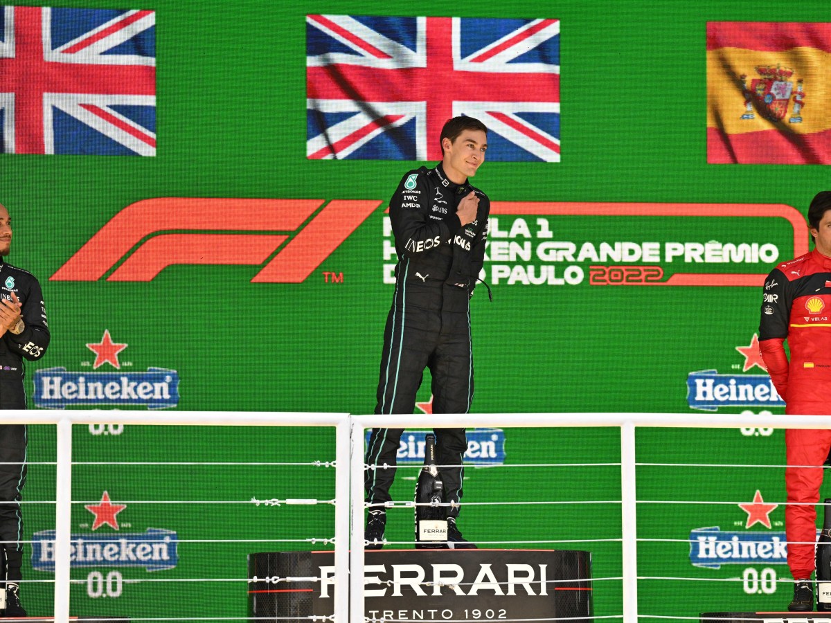 Foto: AFP / Celebran su segundo, primer y tercer puesto respectivamente en el podio del Gran Premio de Brasil.