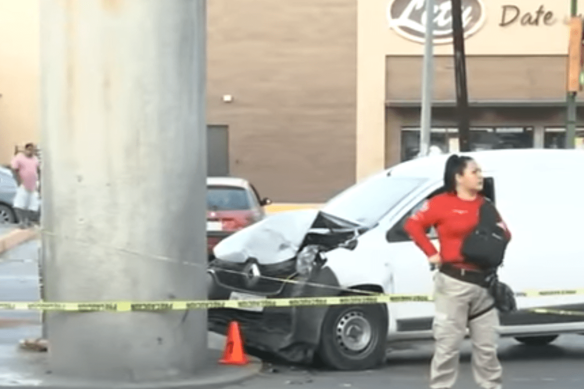 Foto:Captura de pantalla|¡Terrible! Muere conductor al estrellarse contra un muro en Monterrey