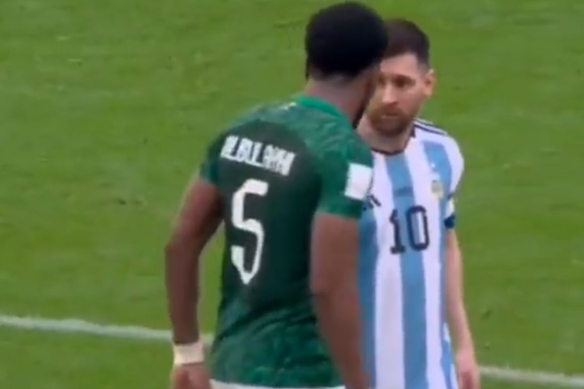 Foto:Captura de pantalla|“No ganaría” Jugador de Arabia Saudita confiesa que le dijo a Messi cuando se le acercó