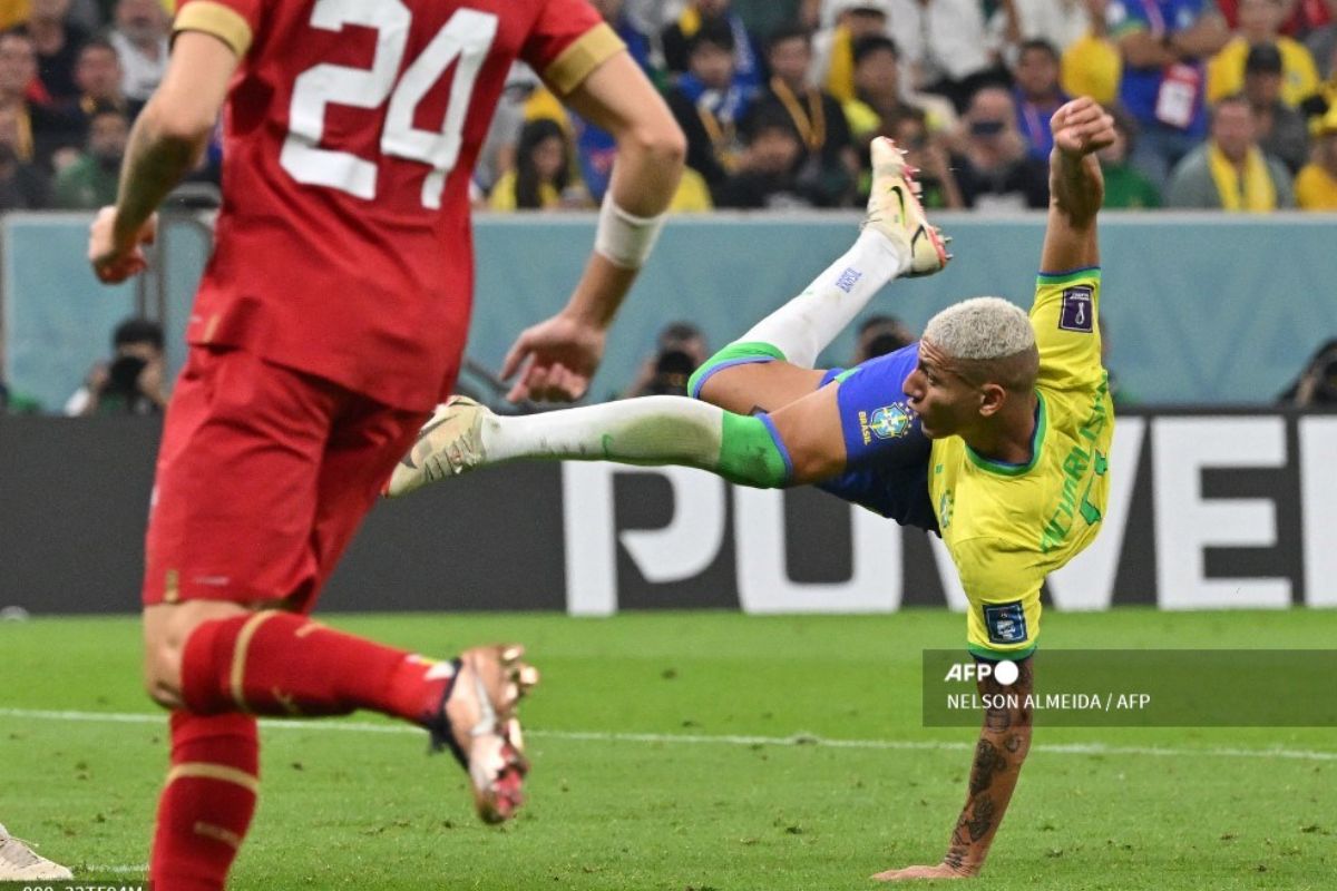 Foto:AFP|¡Lo reventó! Richarlison mete sorprendente gol ante Serbia en el Mundial
