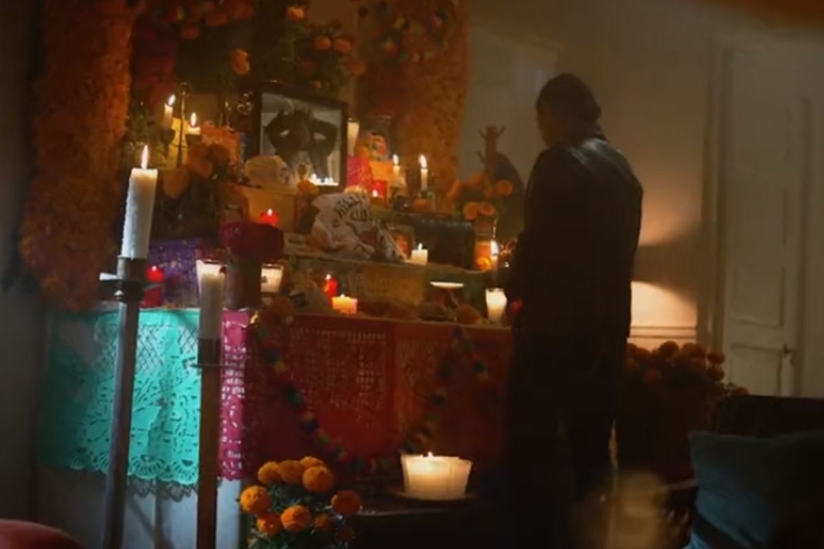 Foto:Captura de pantalla|¡Sin llorar! Paco Palencia le pone altar a Eddie Munson de Stranger Things