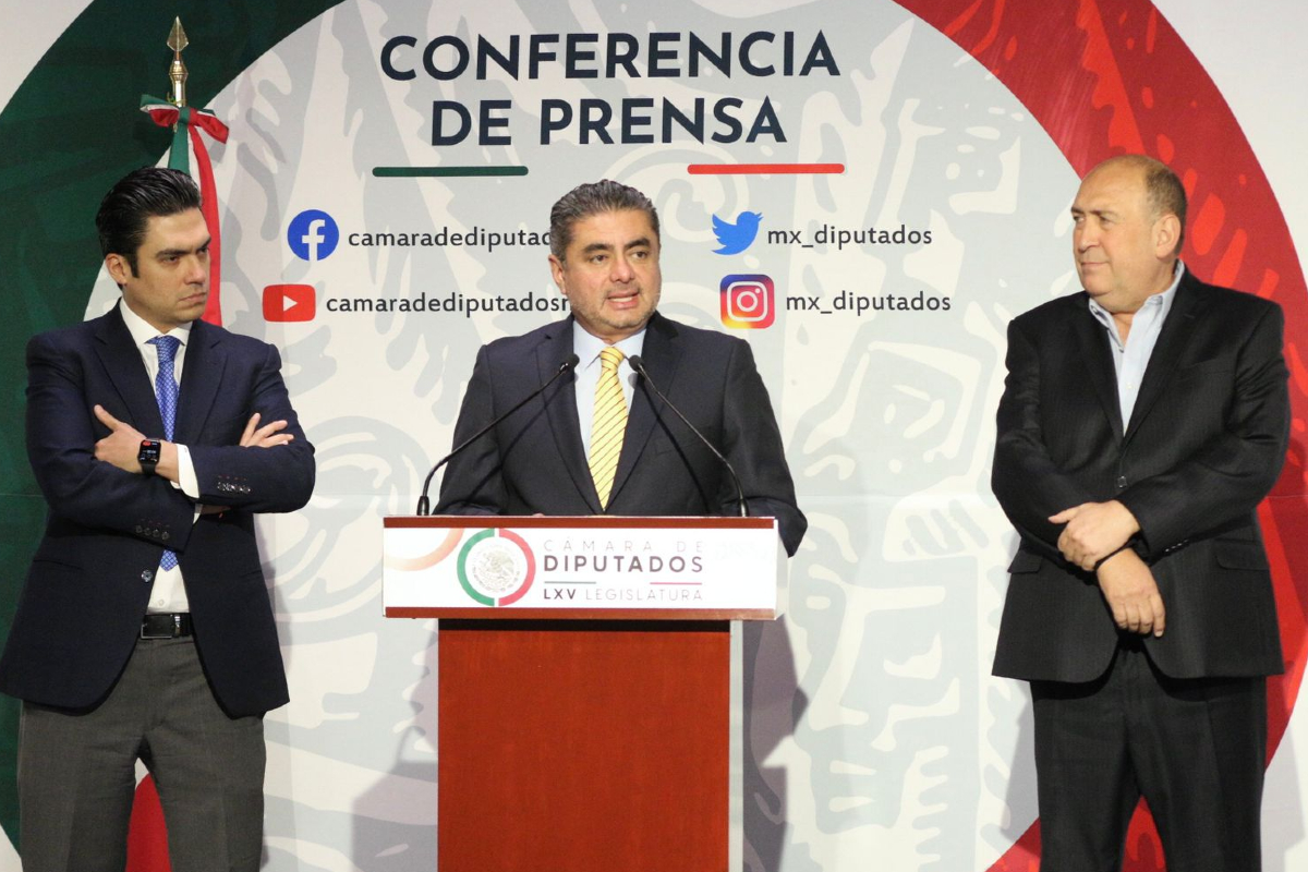 Los coordinadores del PAN. PRI y PRD en San Lázaro anunciaron que votarán en contra de la reforma electoral como "coalición Va por México".