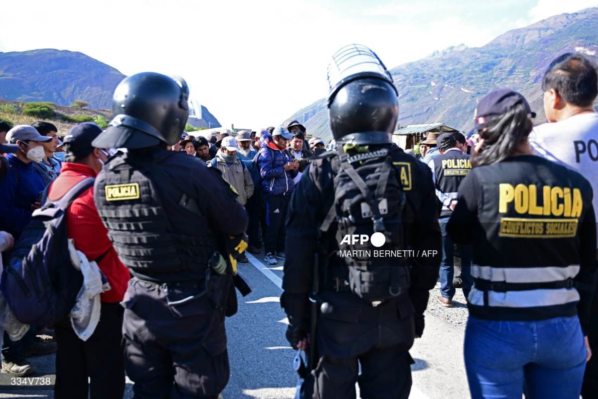 Foto: AFP | Según la Fiscalía, los generales detenidos estarían involucrados en la presunta entrega de dinero para ascender de rango. Perú.