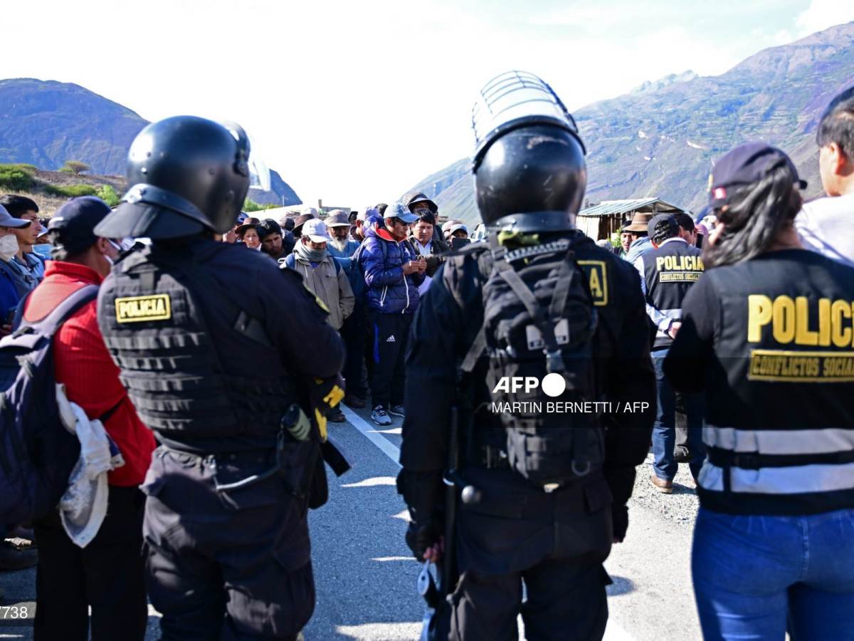Foto: AFP | Según la Fiscalía, los generales detenidos estarían involucrados en la presunta entrega de dinero para ascender de rango. Perú.