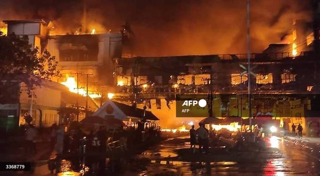 Foto: AFP | Había unas 400 personas trabajando en el hotel en el momento del incendio.