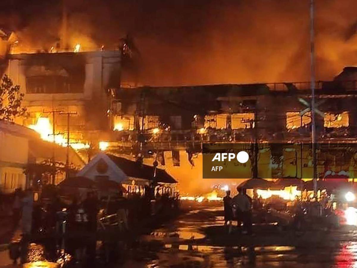 Foto: AFP | Había unas 400 personas trabajando en el hotel en el momento del incendio.