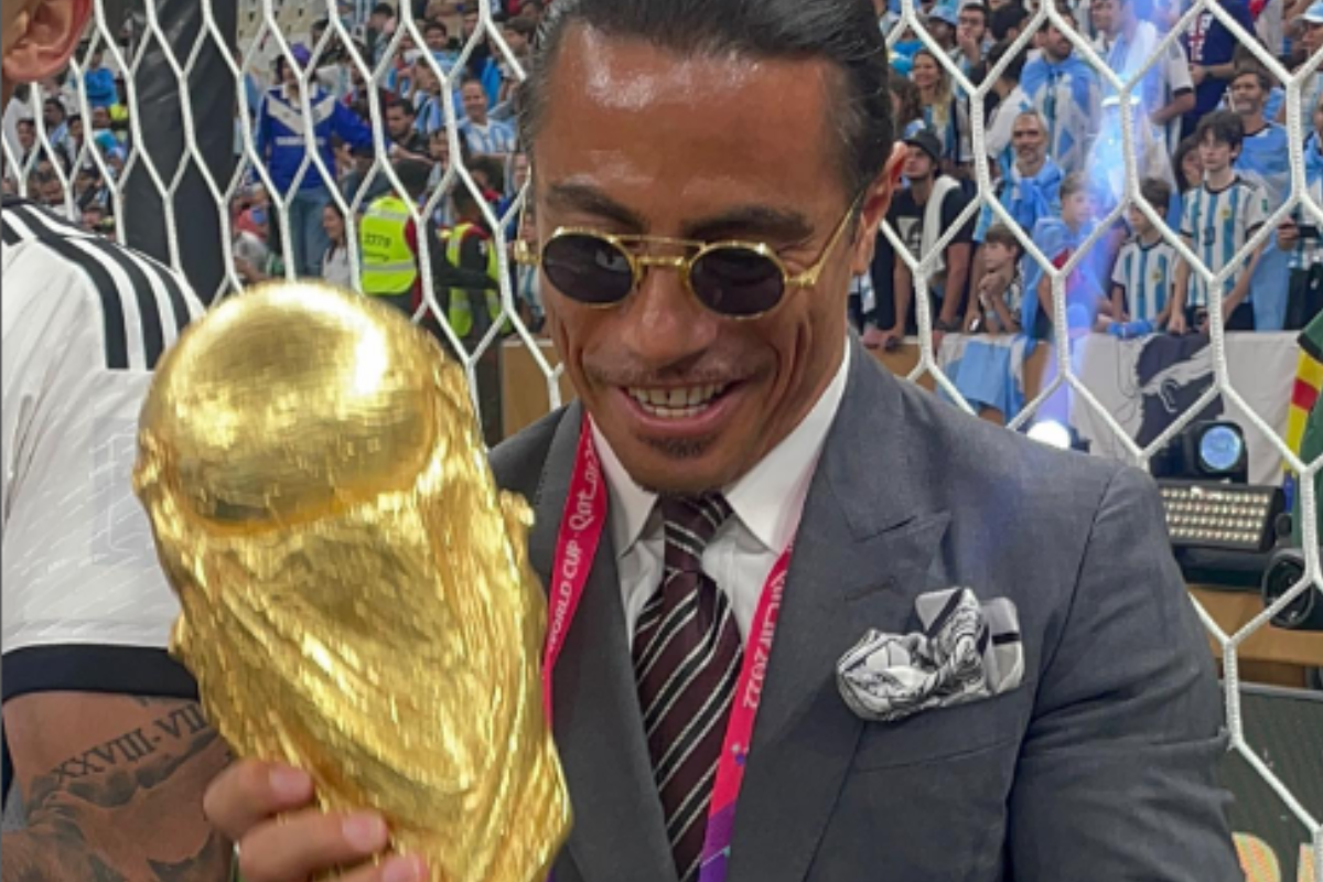 Foto:Instagram/@nusr_et|FIFA abre presunto expediente al chef Salt Bae por tocar la Copa del Mundo