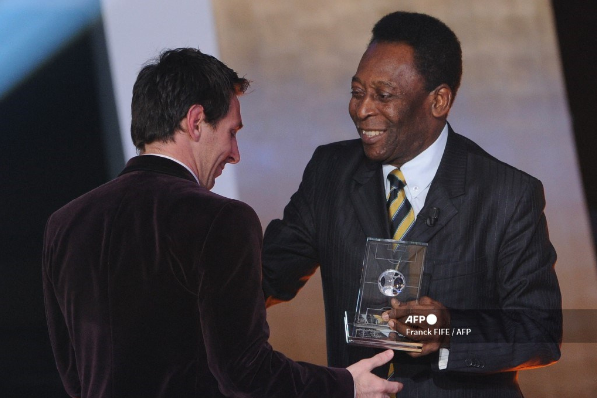 Foto:AFP|"Descansa en paz Pelé", tuitea argentino Messi tras deceso del 'Rey'