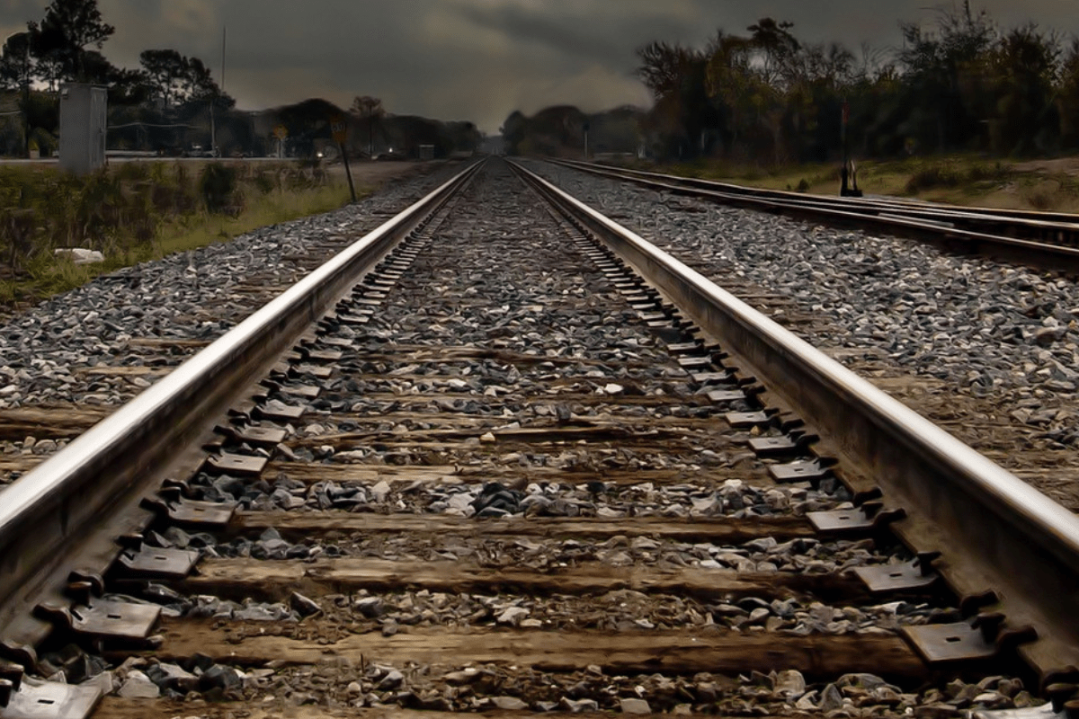 Foto:Pixabay|Por sacar una selfie, muere turista al caer de un tren a un acantilado