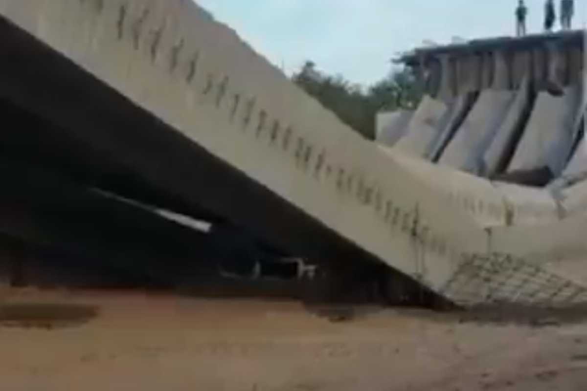 Usuarios de redes reportan la caída del puente El Quelite en Sinaloa.