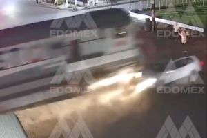 VIDEO: Tren impacta a camioneta en Jardínes de Morelos. Noticias en tiempo real