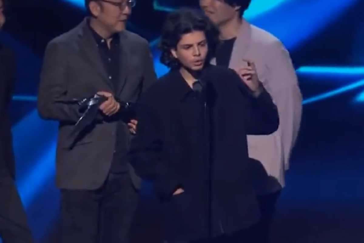  Joven irrumpe y dedica a Bill Clinton la premiación "GOTY" al videojuego Elden Ring