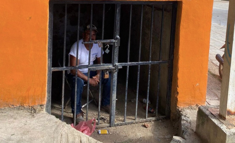 Foto: Especial | La comunidad de San Miguel Tilquiapan, encarceló a su presidente municipal, Casto Emilio Pérez Luis, y al regidor de Obras.