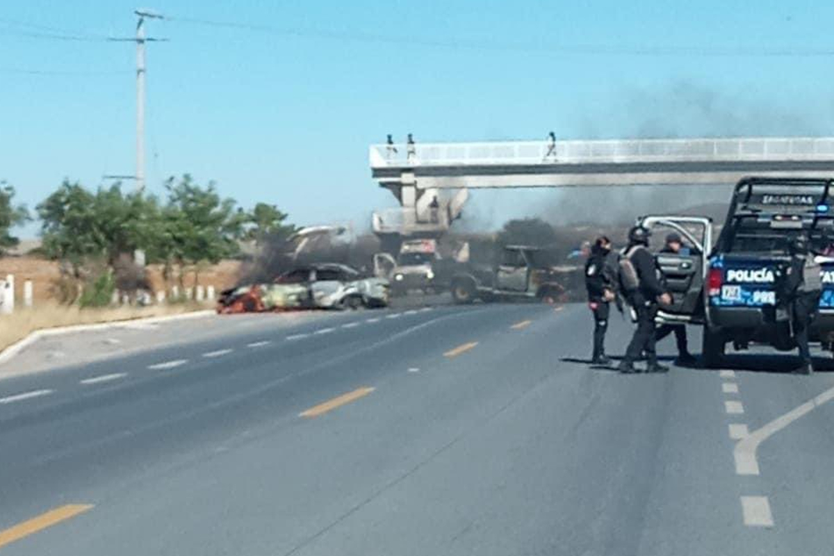 Foto: Twitter @zacalminuto_mx | Reportan bloqueos y quema de vehículos en carretera de Zacatecas.