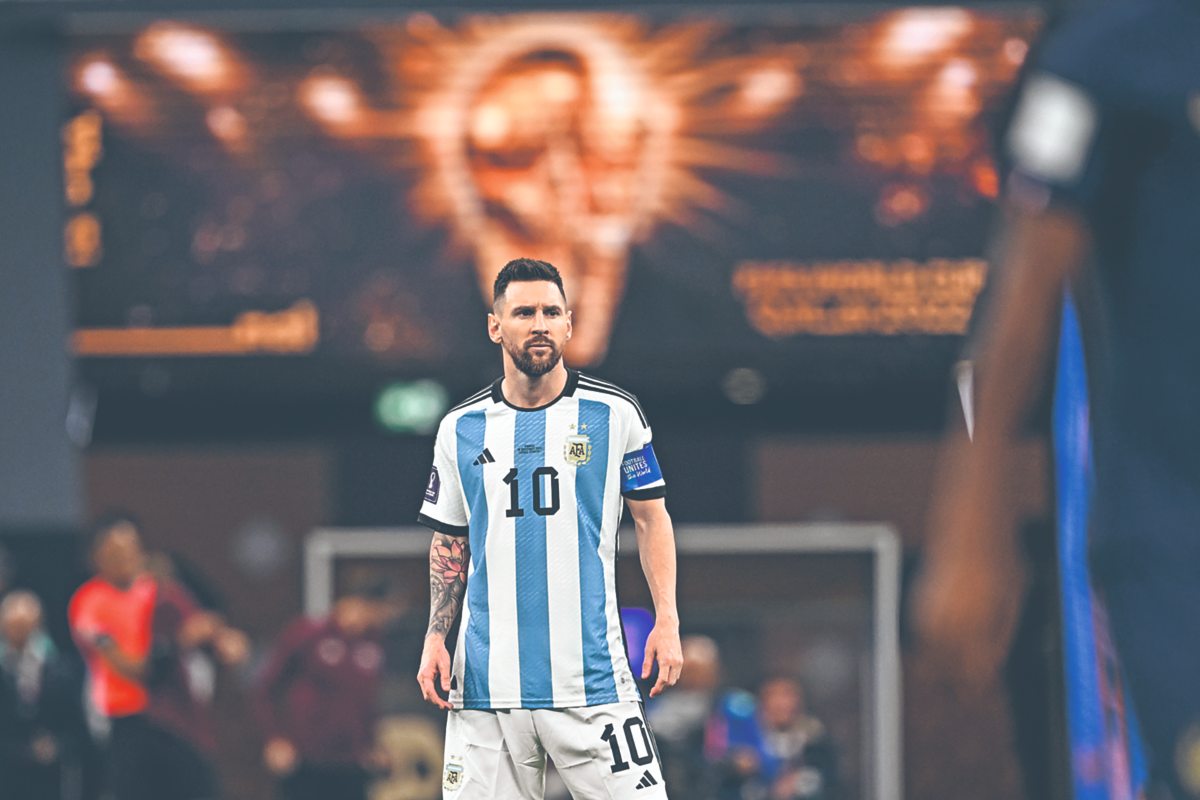 El astronómico precio de la camiseta que usó Messi en el video del