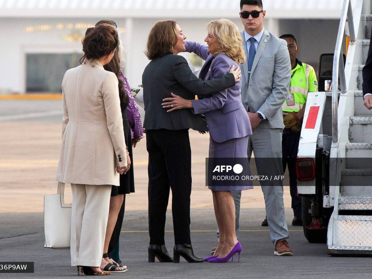 Foto: AFP | La primera dama de Estados Unidos fue recibida por Beatriz Gutiérrez Müller, esposa de AMLO.