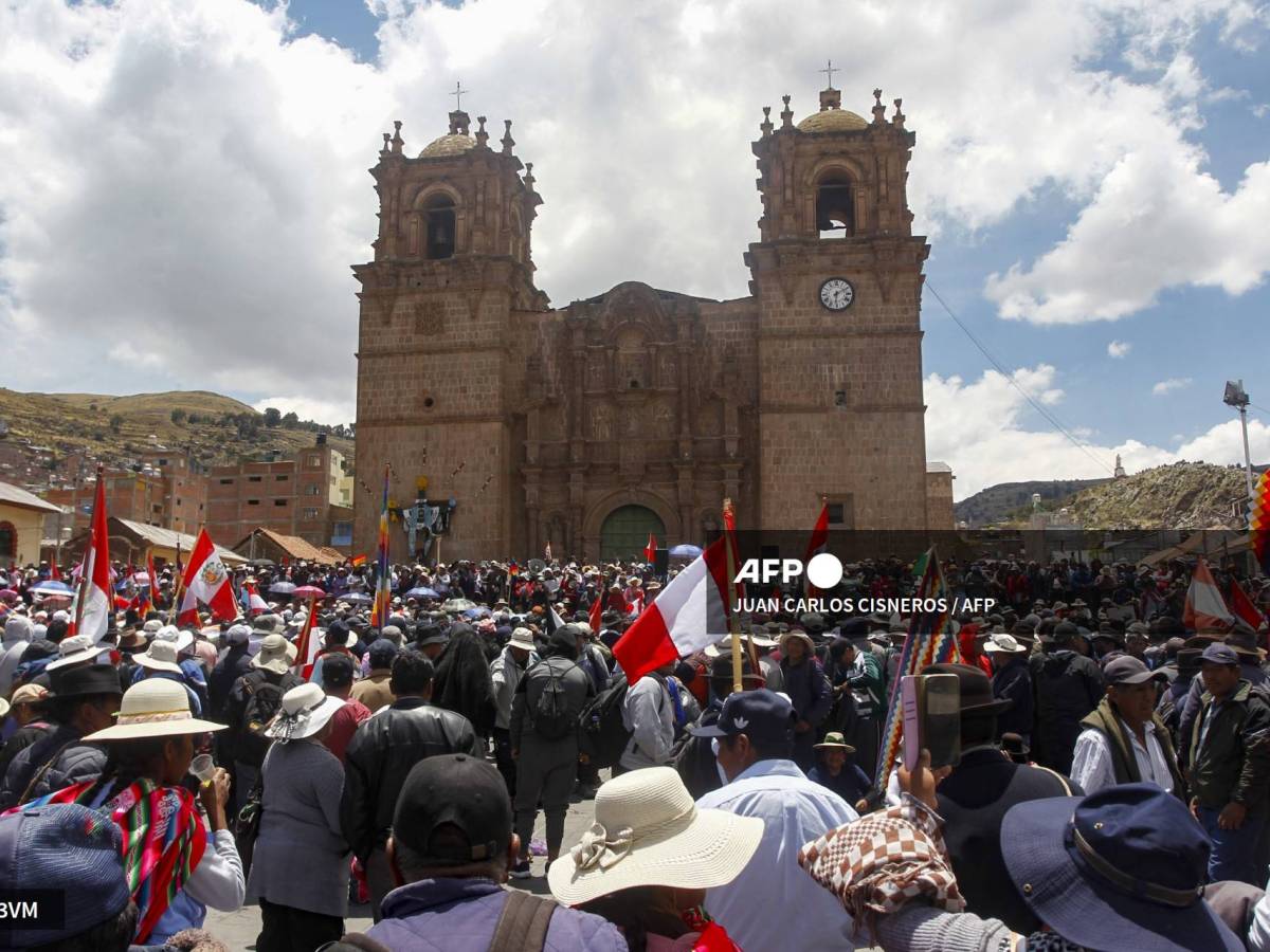 Foto: AFP | Las víctimas tenía en el cuerpo impactos de proyectil, detalló un responsable sanitario. Perú