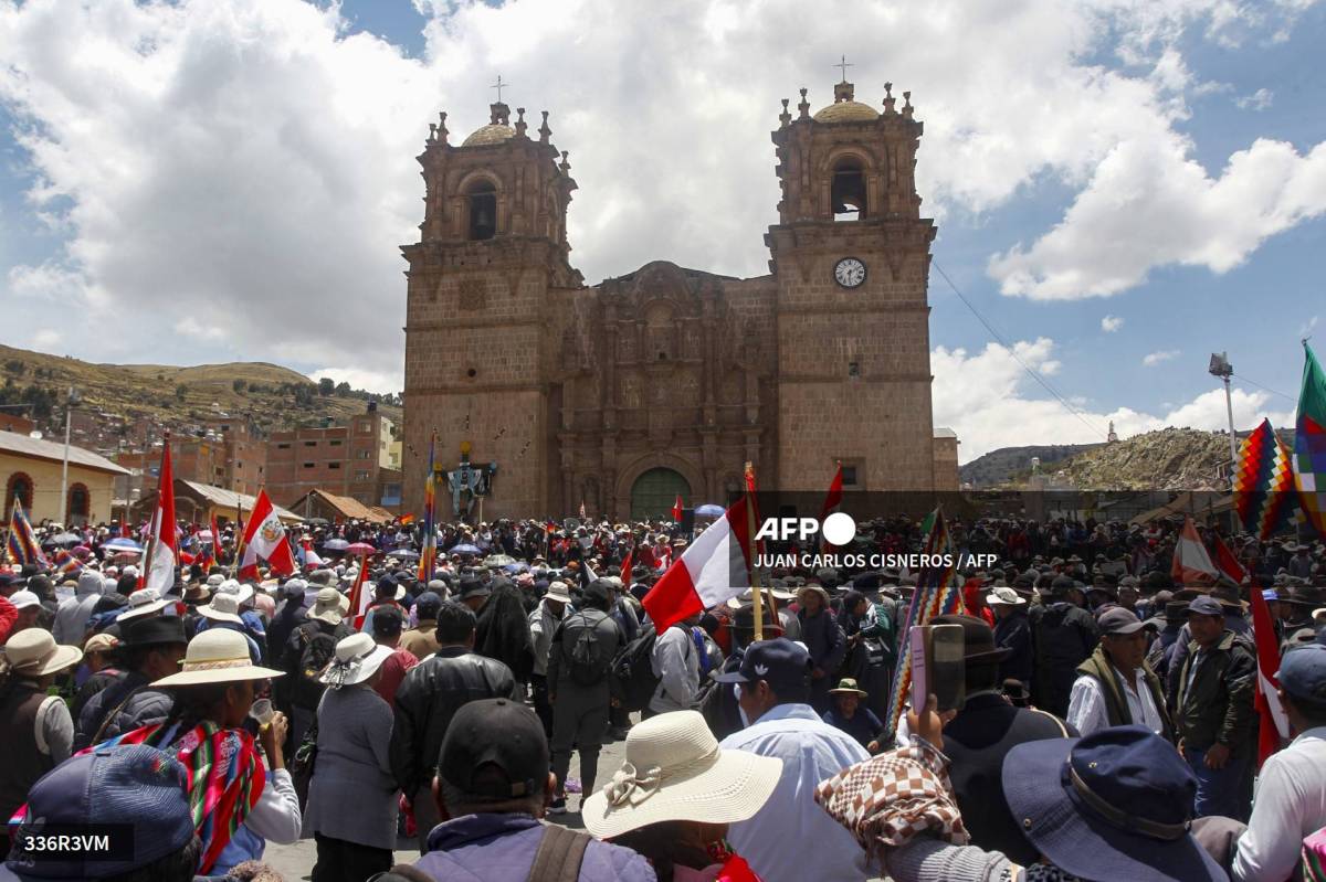 Foto: AFP | Las víctimas tenía en el cuerpo impactos de proyectil, detalló un responsable sanitario. Perú