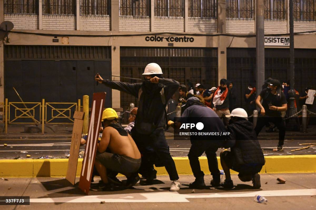 Foto: AFP | Presidenta En Arequipa, segunda ciudad de Perú, un manifestante murió y otros 10 quedaron heridos.