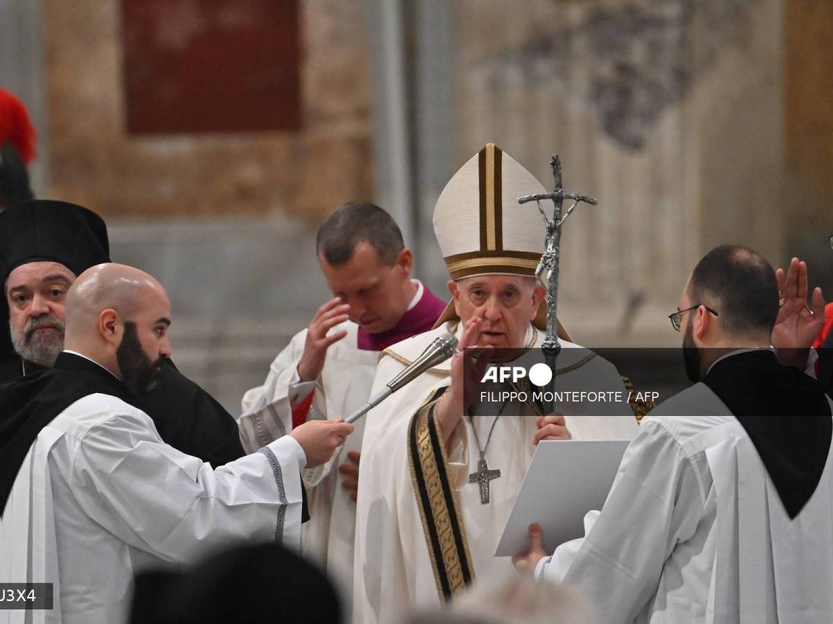 Foto: AFP | El papa Francisco dijo que había querido en la entrevista "aclarar que (la homosexualidad) no es un delito".