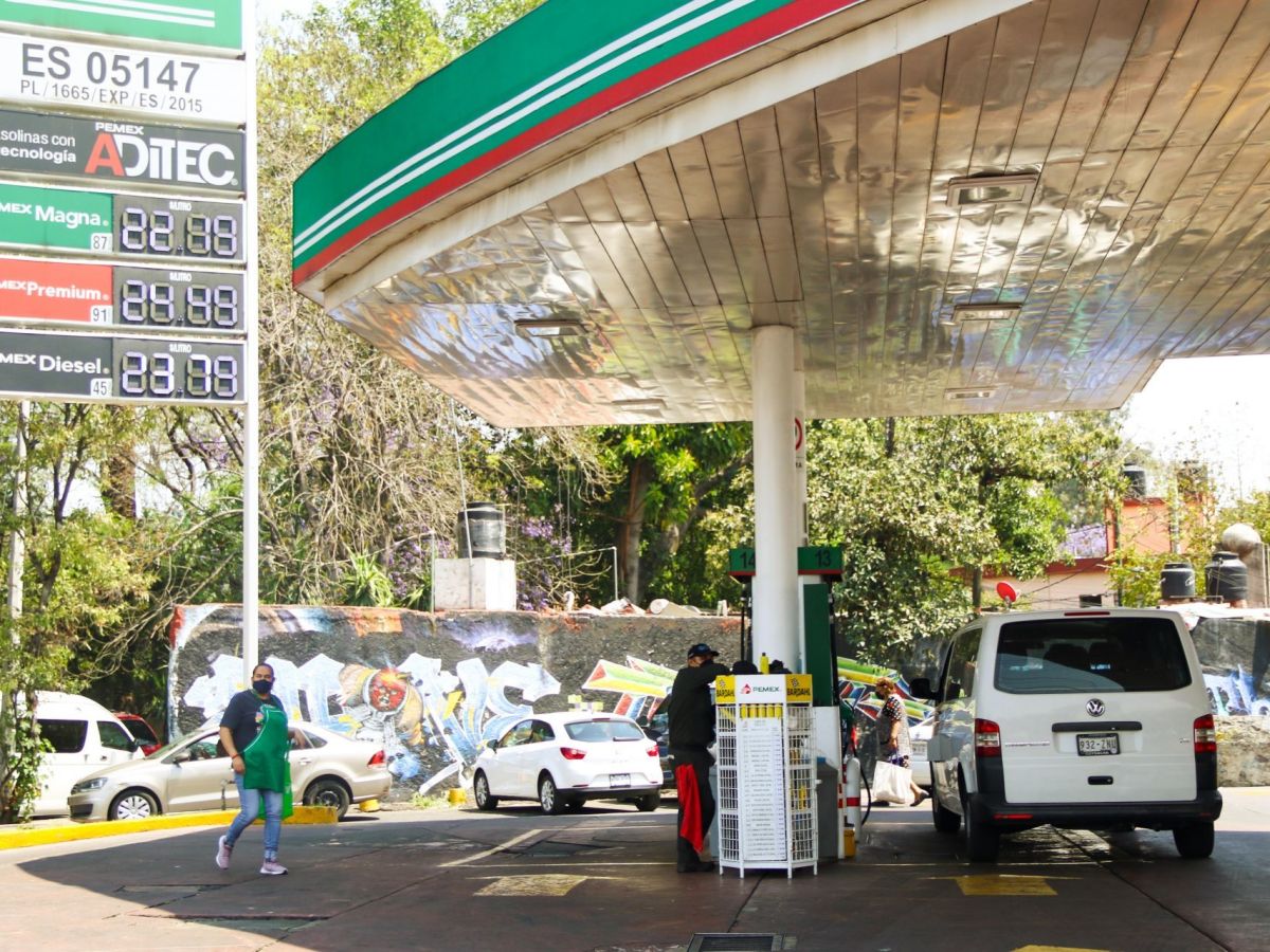 Foto: Cuartoscuro | Molina Zamora puntualizó que esta decisión obedece a que los ciudadanos siempre serán primero. Gasolinera