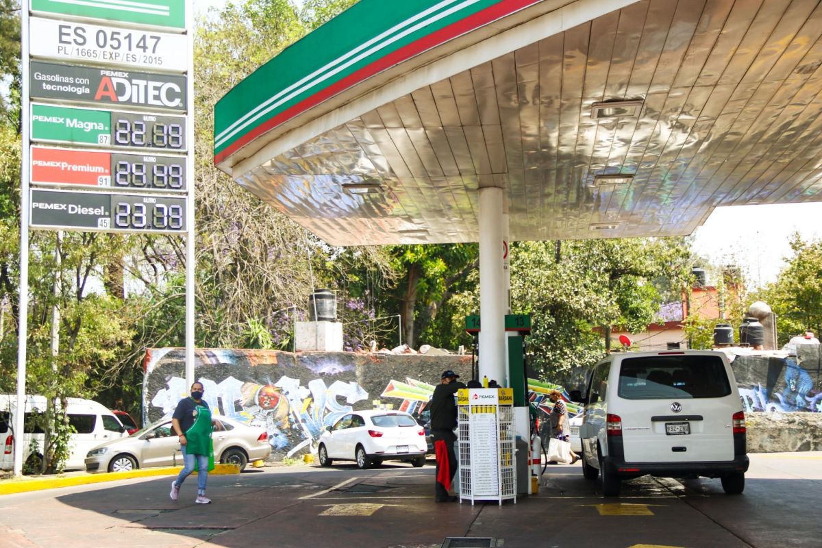 Foto: Cuartoscuro | Molina Zamora puntualizó que esta decisión obedece a que los ciudadanos siempre serán primero. Gasolinera