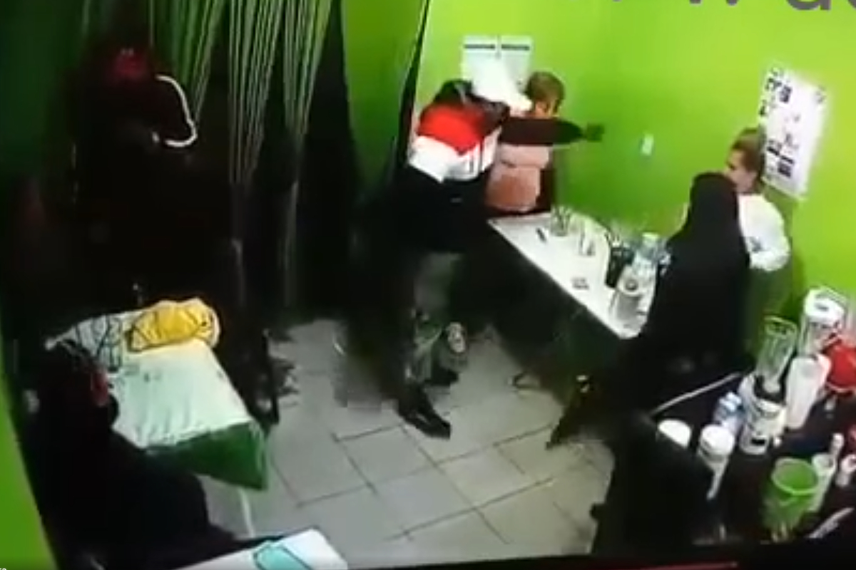 Captan asalto a mujeres en club de Chimalhuacán.
