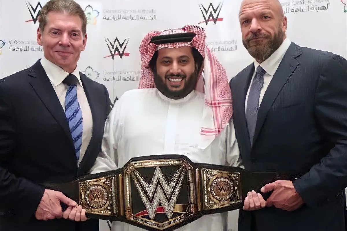 Foto:Twitter/@Falbak_|¿Será? Se encienden rumores sobre la compra de la WWE por Arabia Saudita