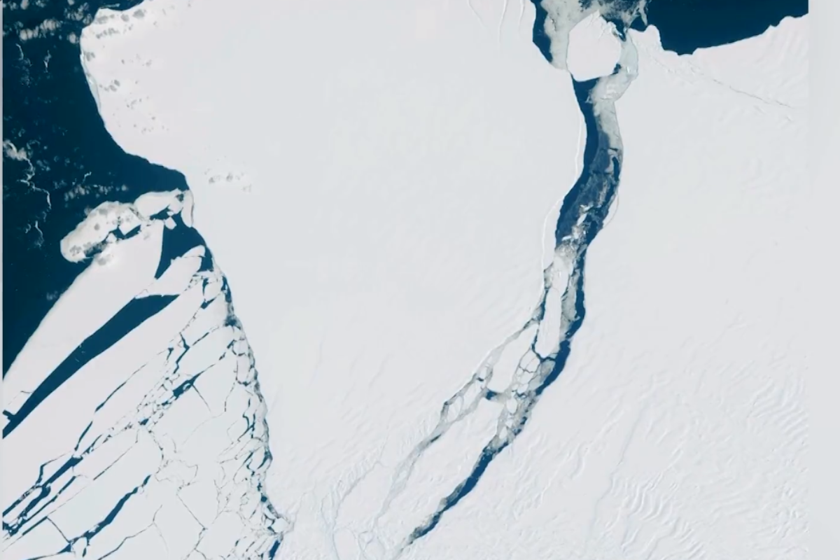 Foto:Captura de pantalla|Un iceberg 15 veces más grande que París se desprende de la Antártida