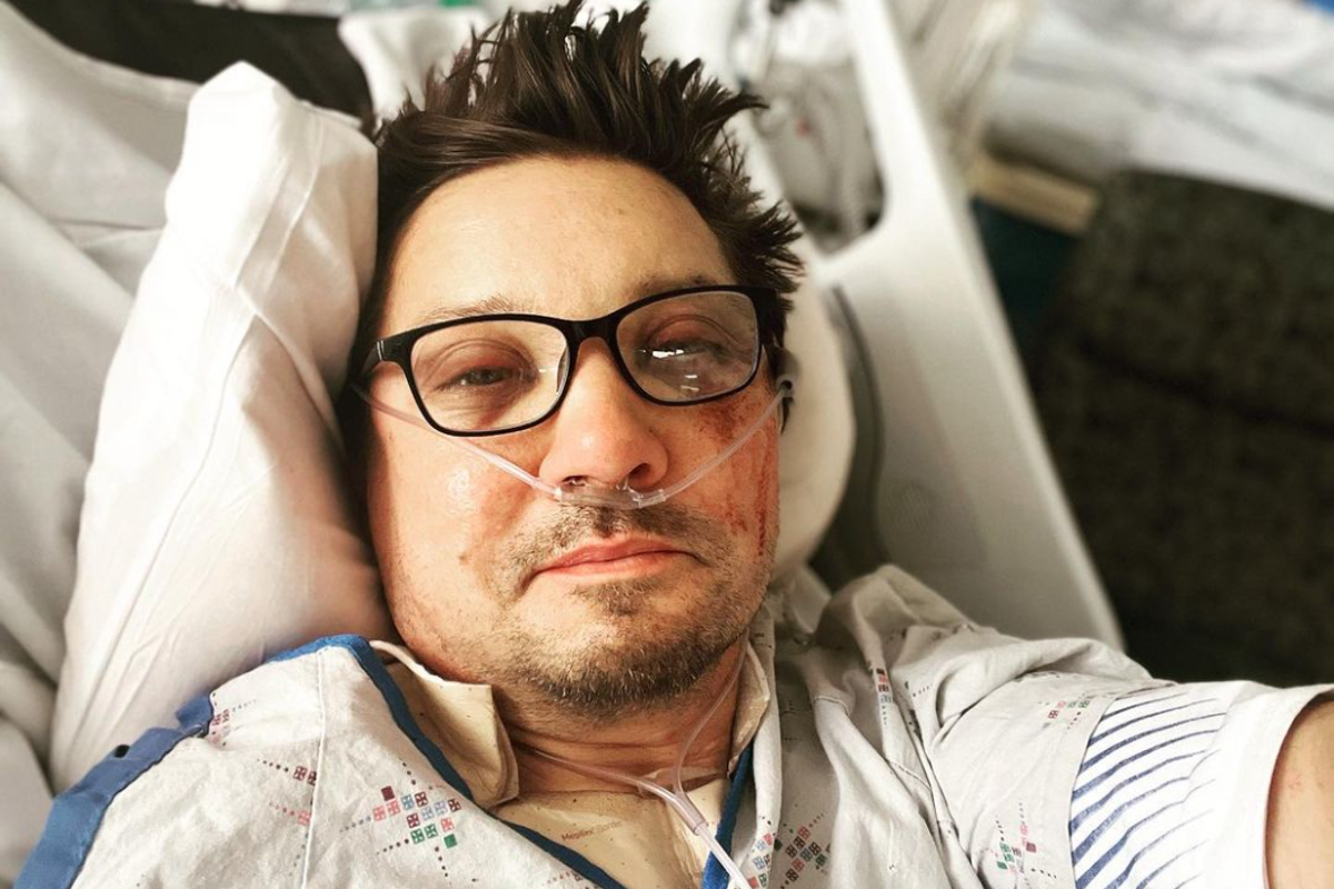 jeremyrenner Instagram | El actor Jeremy Renner publicó una selfie desde su cama de hospital.
