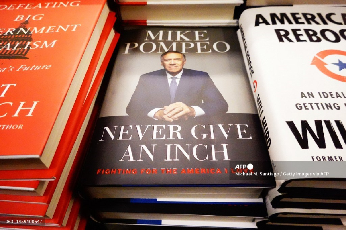 AFP | Never Give an Inch, el nuevo libro del secretario de Trump, Mike Pompeo.