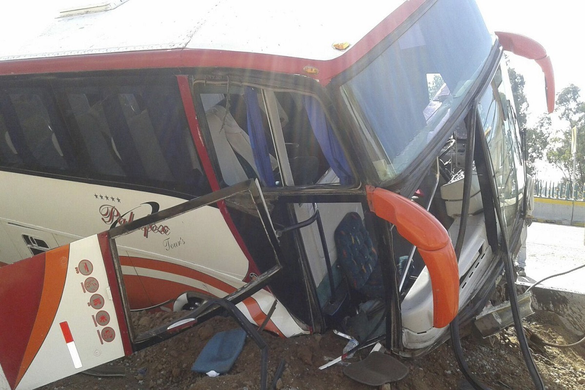Al menos 17 muertos y 15 lesionados dejó el domingo el accidente de un autobús que trasladaba migrantes