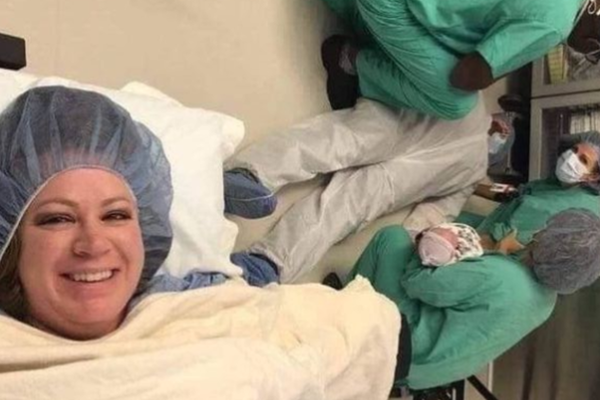 Foto:Redes sociales|¡Gran apoyo! Esposo se desmaya en la sala de partos; esposa toma selfie