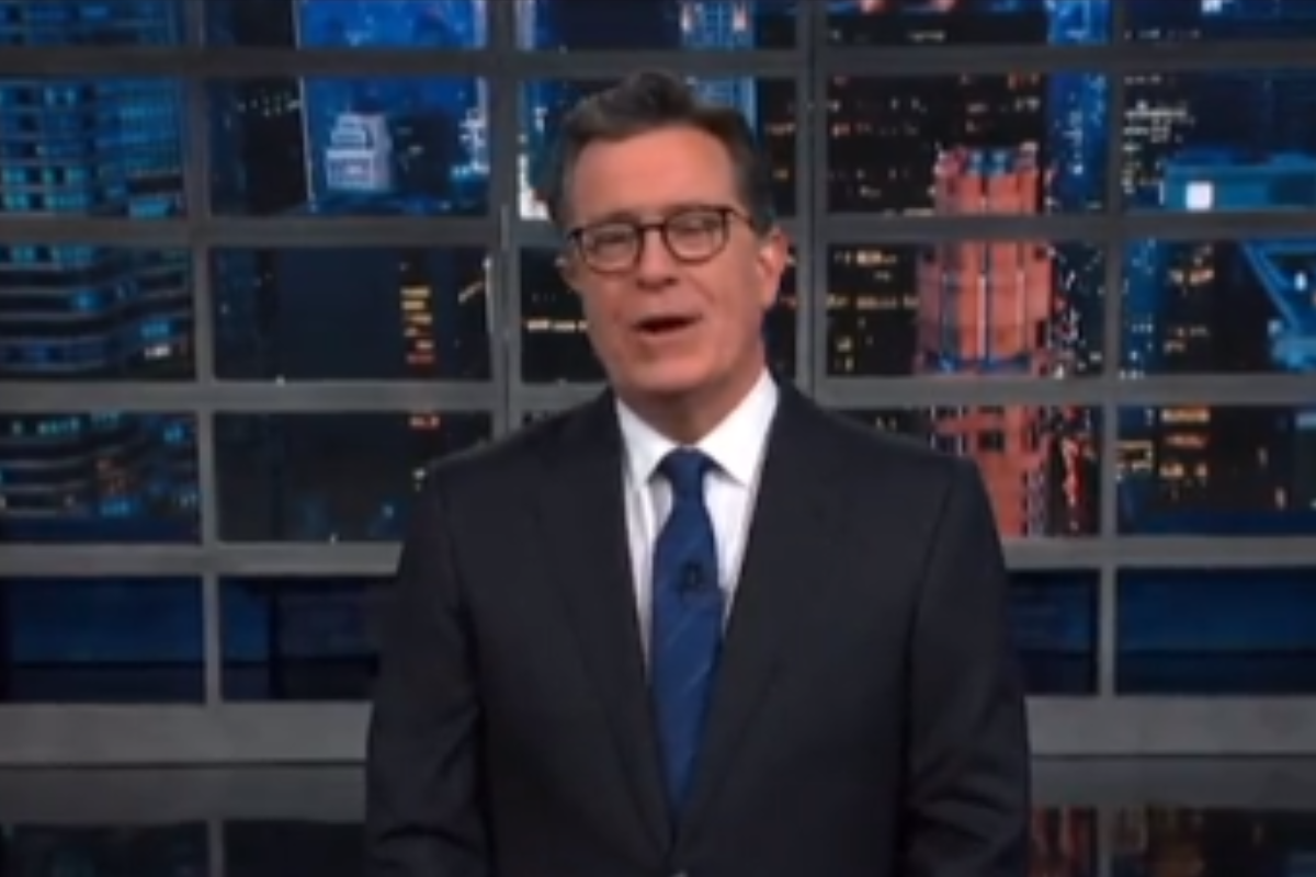 Foto:Captura de pantalla|Stephen Colbert se burla de AMLO por imagen difundida de un supuesto aluxe
