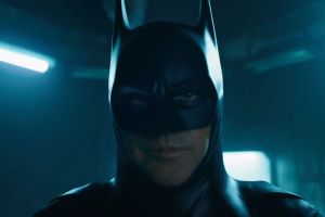 ¡Sorprendente! Lanzan el primer póster de Michael Keaton como Batman en “The Flash” . Noticias en tiempo real