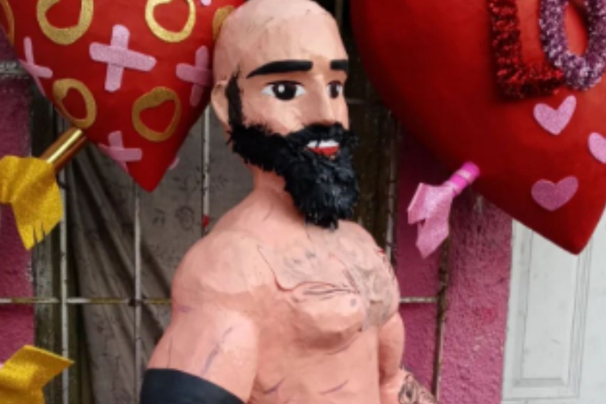 Crean piñata de Babo inspirada en su video alterno de la canción "Piensa en mí"