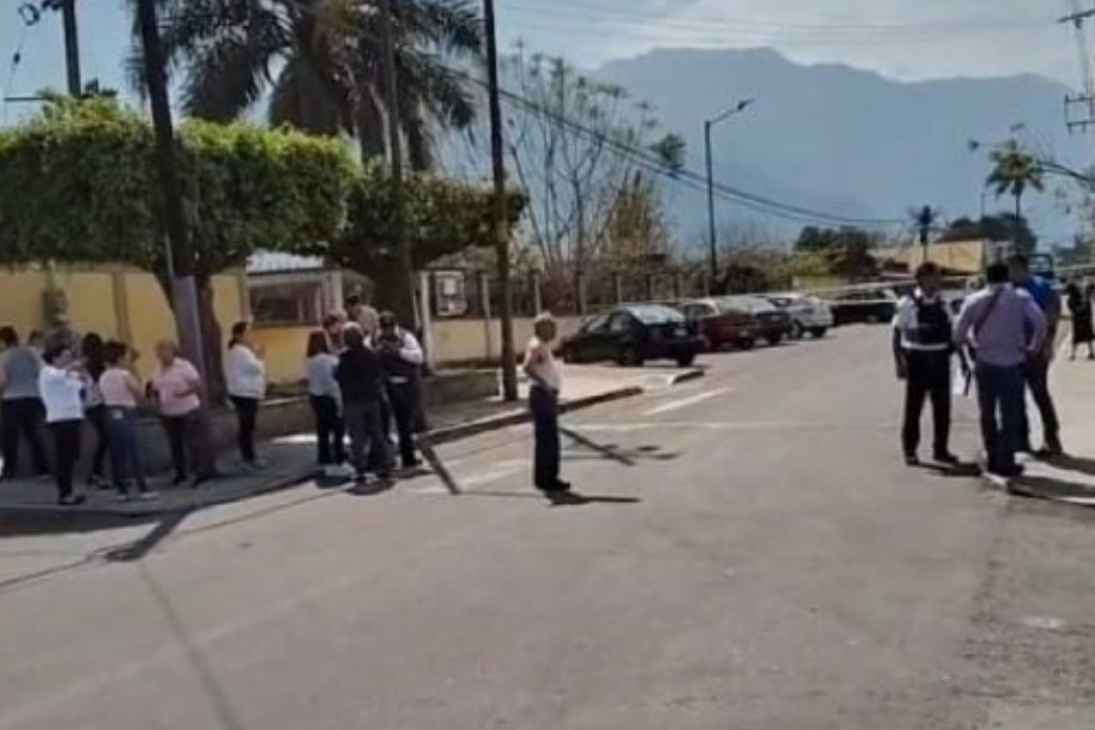 Asesinan a profesora de educación Especial cuando se encontraba a bordo de su automóvil frente a la escuela en donde laboraba en Orizaba