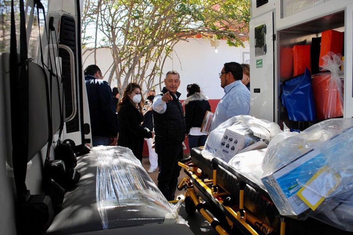 Entre los insumos que reciben unidades médicas están: electrocardiógrafos avanzados, carros rojos para emergencias