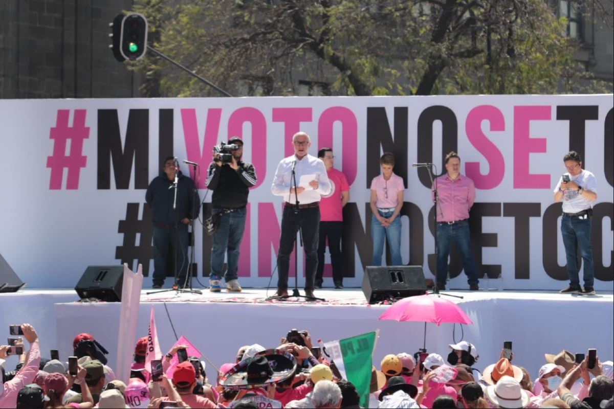 Foto: Valeria Chaparro | Ministro José Ramón Cossio en la 'marcha en defensa del INE'.