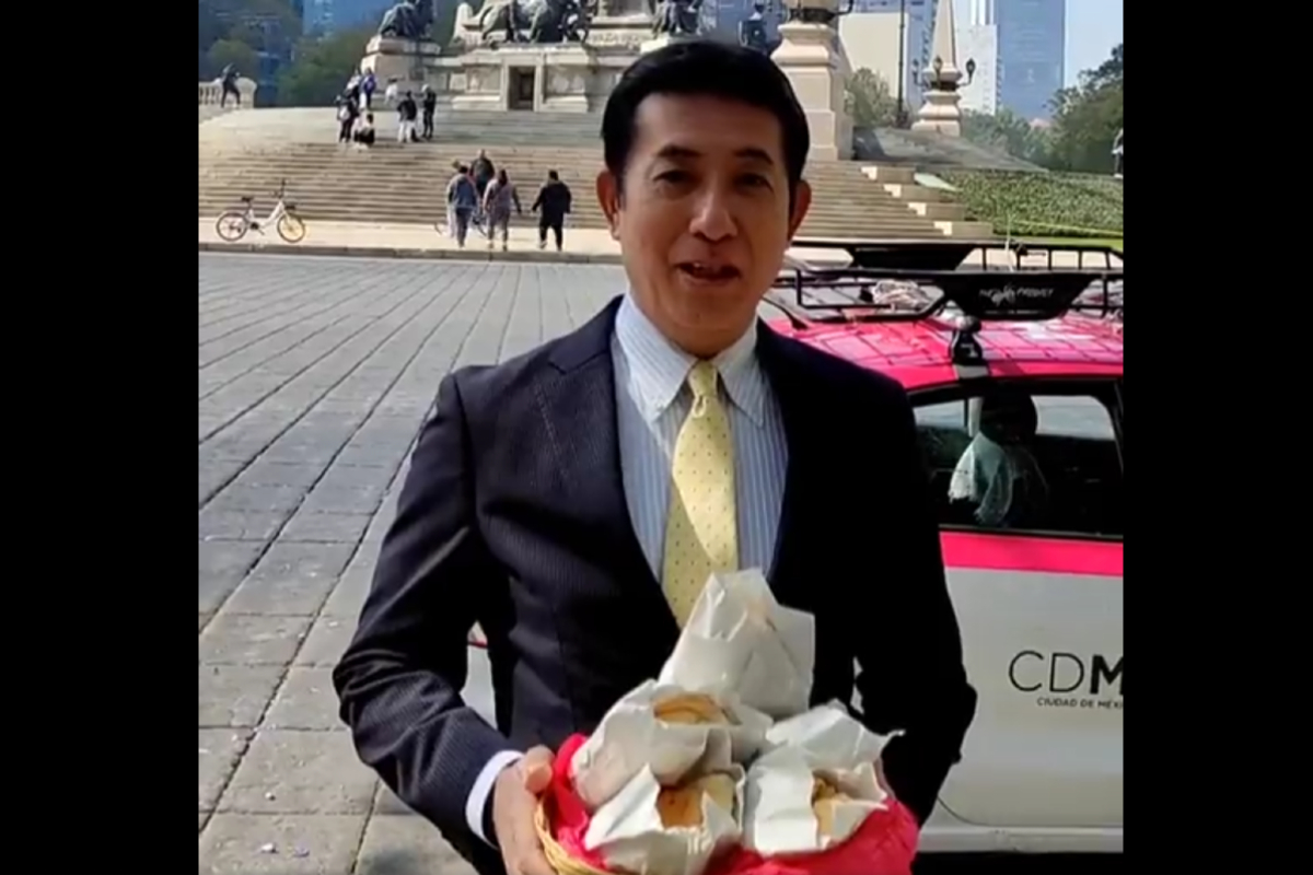 captura | Embajador de Japón regala tamales en Día de la Candelaria.